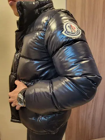 블랙 다운 자켓 숏 기장