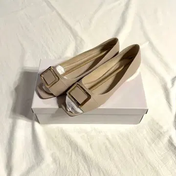 [ 미사용 새상품 ] Fin 베이지 플랫 펌프스