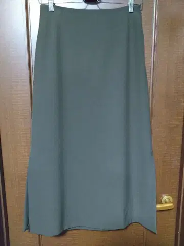 미즈이로 인드 mizuiroind 올리브 그린 타이트 스커트 사이즈 2