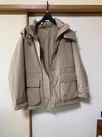 UNIQLO 베이지 후드 부착 다운 자켓