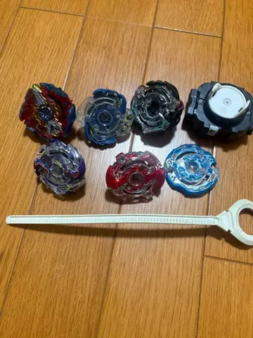 베이블레이드 5개 세트 + 런처