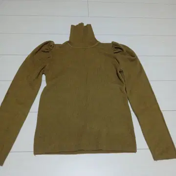 하이넥 니트 퍼프 슬리브 M-L 올리브 색상