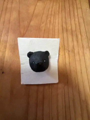 에고 마사키 씨 곰 브로치 나무 조각