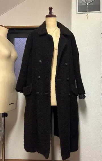 SIIILON 다크 브라운 보아 롱 코트