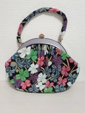 꽃무늬 자수 가마구치 핸드백