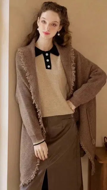 여성용 가디건 브라운 프린지 디자인