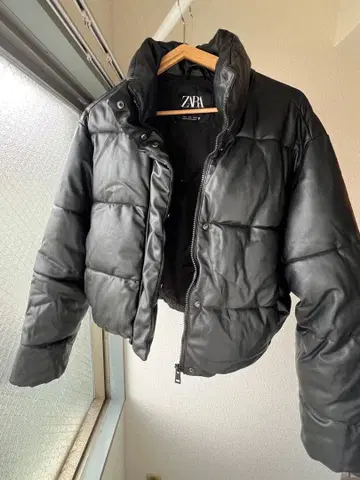 ZARA 블랙 다운 자켓 숏 기장
