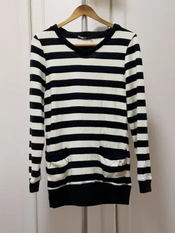 스트라이프 V넥 긴팔 니트