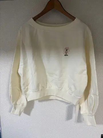 릴리 베어 자수 크림 맨투맨 F