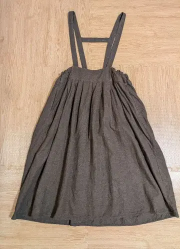 네스트로브 다크 브라운 서스펜더 부착 개더 스커트