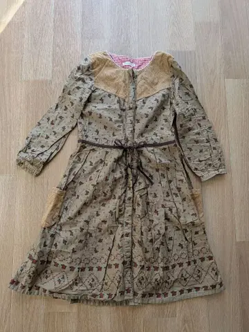 베이지 꽃무늬 원피스