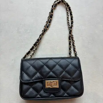 AULENTTI 블랙 퀼팅 숄더백