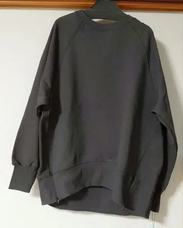 CLOCHE 크로셰 크로셰 사이드 지퍼 속기모 맨투맨 차콜