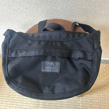 그레고리 숄더백