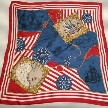 새상품급 대형 실크 스카프 CARA O CRUZ 캐릭터 오 크루즈