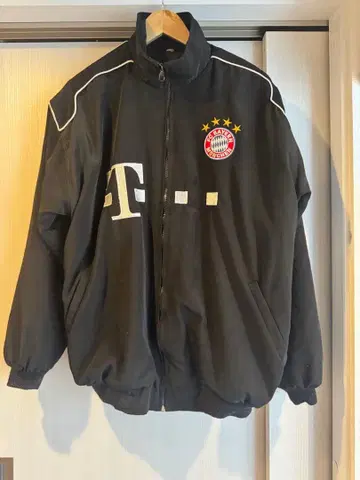 FC 바이에른 뮌헨 트랙 자켓 자수 로고 블랙 빅 로고