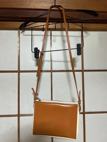 YAHKI 야키 브라운 가죽 숄더백