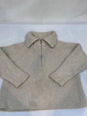 URU 니트 스웨터