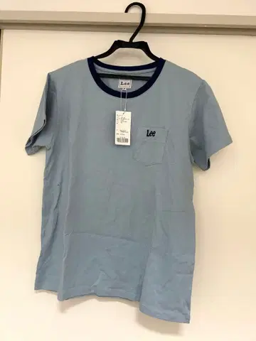 리 스카이블루 반팔 티셔츠 포켓 부착