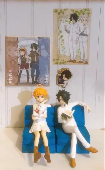 엠마 & 레이 피규어와 약속의 네버랜드 굿즈 세트