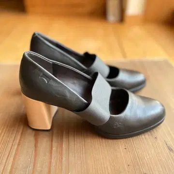 캠퍼 CAMPER KARA / 펌프스 와이드 힐 갑 스트랩