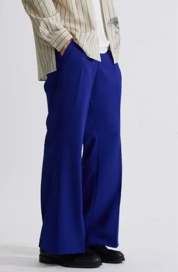 UNITED TOKYO 드레이프 카르제 와이드 플레어 슬랙스