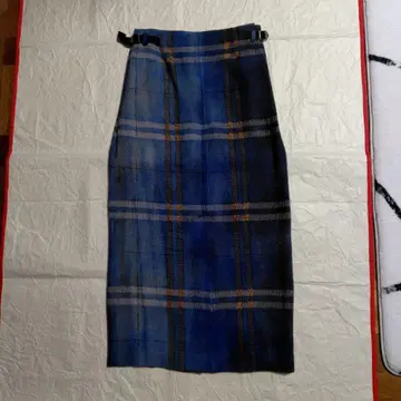 블루 계열 체크 타이트 스커트