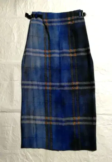 블루 계열 체크 타이트 스커트