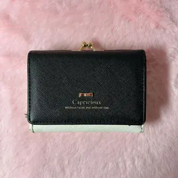 Capricieux 카프리슈 가마구치 미니 지갑 블랙 x 화이트
