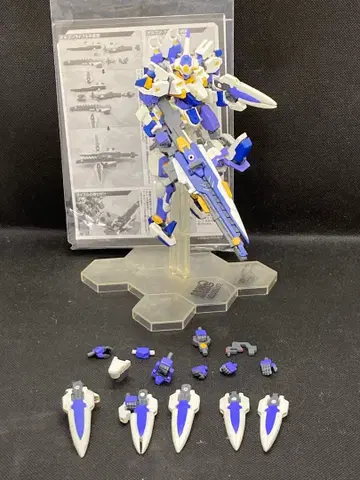 액션 피규어 파랑 화이트 옐로우 컬러