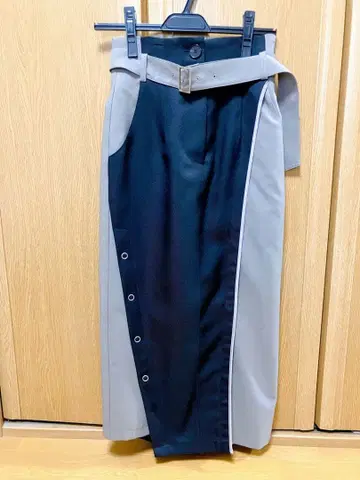 유나이티드 도쿄 레이어드 칼라 타이트 스커트