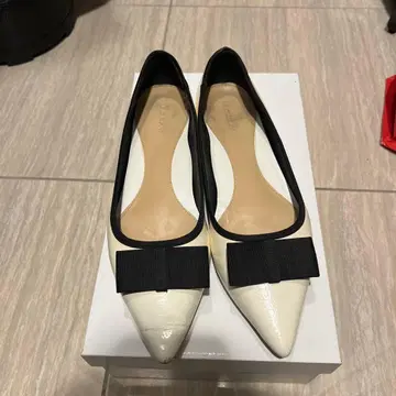 리본 포함 스틸레토 펌프스