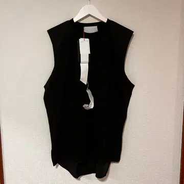 새상품 tranoi 트라노이 블랙 슬리브리스 상의