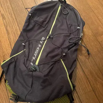 퍼고웍스 러쉬12 구형 경량 메쉬 백팩 다크 그레이