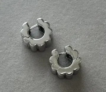 실버 계열 후프 귀걸이