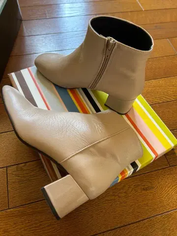 SHIPS 베이지 가죽 숏부츠