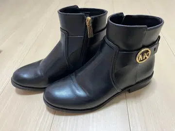 [ 새상품급 ] 마이클코어스 블랙 가죽 숏부츠