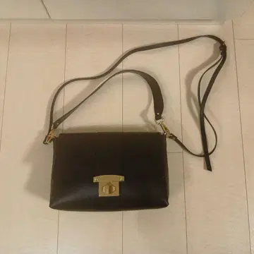 ONWARD 블랙 숄더백 가죽 금장 장식 골드