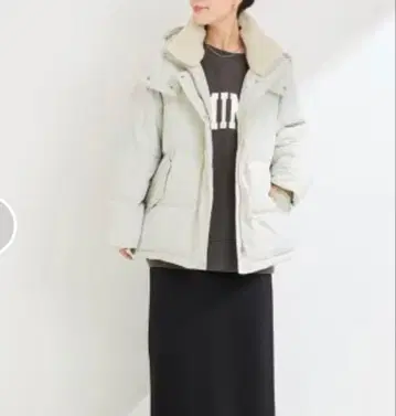 후드 부착 라이트 그레이 다운 자켓