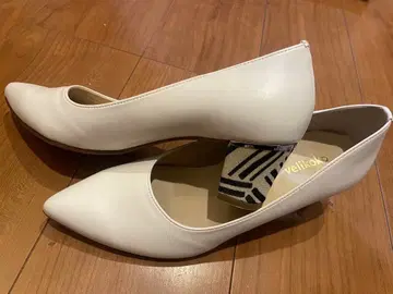 새상품 펌프스 화이트 24.5cm