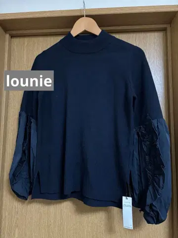 [택 포함 새상품] LOUNIE 루니 볼륨 소매 도킹 프릴 니트