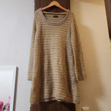 가격 인하 새상품급 LOUNIE 루니 혼방 라메 니트 긴팔 골드