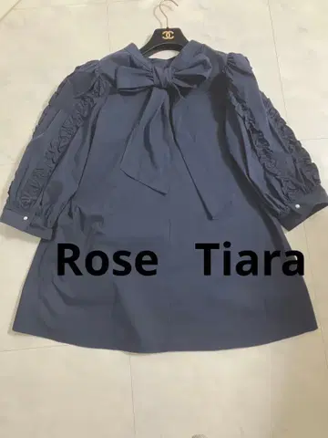 RoseTiara 네이비 리본 포함 프릴 셔츠