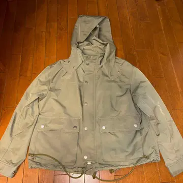 드레스트리아의 후드 부착 올리브 그린 자켓