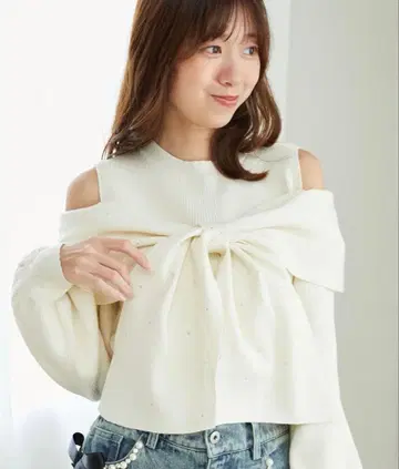 [ MAJESTIC LEGON ] 비쥬 리본 어깨 트임 니트