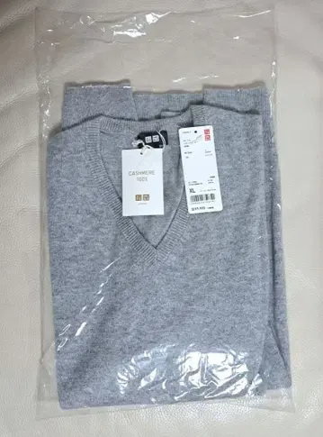 [ 새상품 ] 유니클로 캐시미어 100% V넥 스웨터 그레이 XL