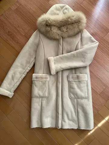 미슈마슈 페이크 무스탕 코트 롱 코트 베이지 M 사이즈