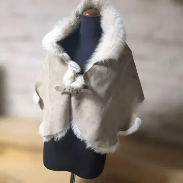 새상품급 무스탕 판초