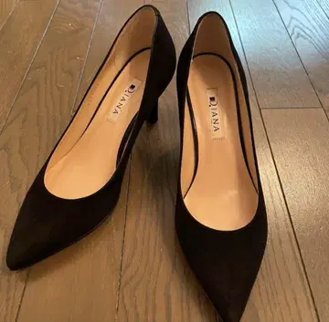 [새상품급] DIANA 블랙스웨이드 펌프스 23.5cm 7cm힐