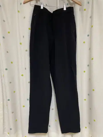 유니클로 웜 스트레치 팬츠 블랙 S 사이즈